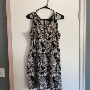 Tropical print black and white dress with pockets